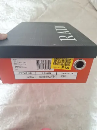 Zapatos Raid rosa salmón con tachuelas