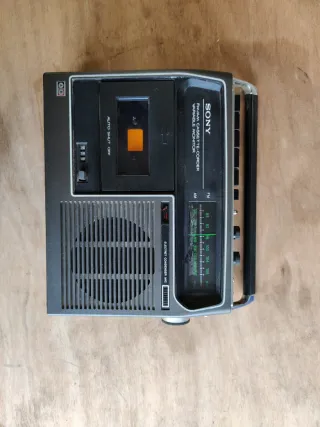Radio cassette Sony CF-320 fabricada en España.