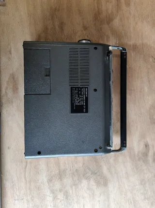 Radio cassette Sony CF-320 fabricada en España.