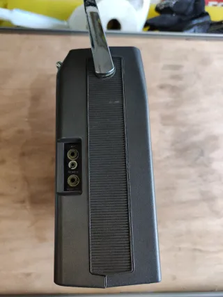 Radio cassette Sony CF-320 fabricada en España.