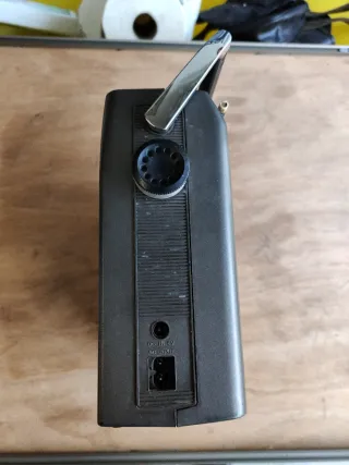 Radio cassette Sony CF-320 fabricada en España.