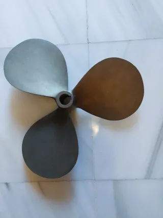 Hélice de barco de bronce