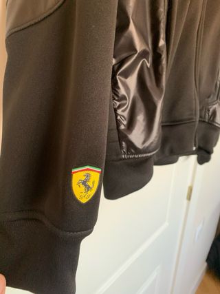 Chaqueta Ferrari y puma Negra Talla s