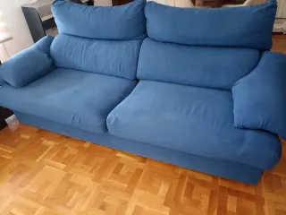 Sofá 4 plazas azul.