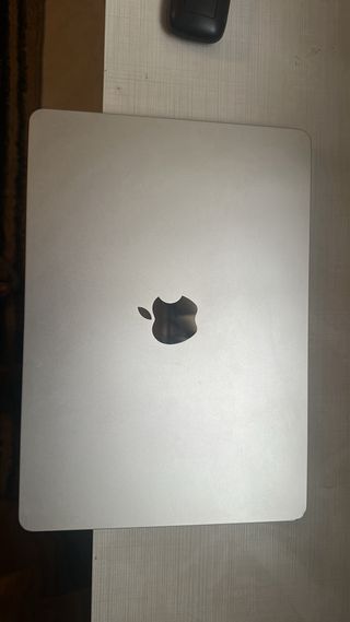 MacBook Air M3 2024