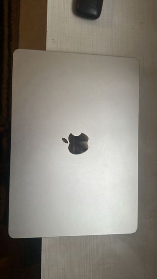 MacBook Air M3 2024