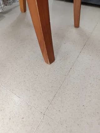 Juego 2 sillas provenzal madera y tela