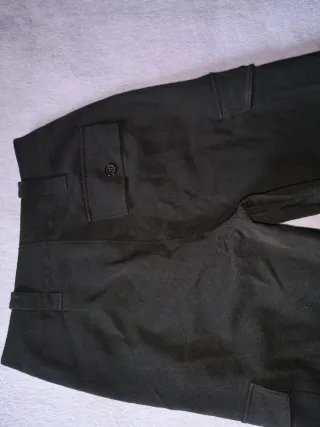 Pantalón cargo negro desigual