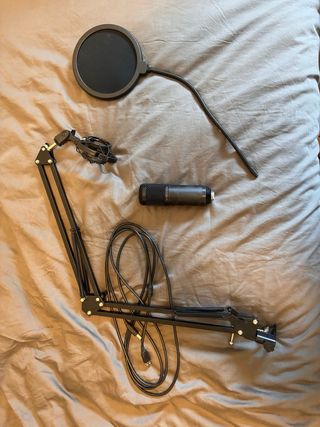 Pack de pc/monitor/cascos/microfono/teclado/raton