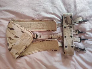 Trinchas y ceñidor militar árido