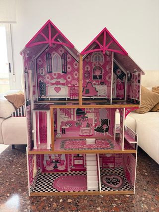 Casa de muñecas rosa de 3 plantas