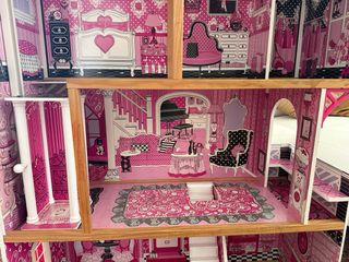 Casa de muñecas rosa de 3 plantas