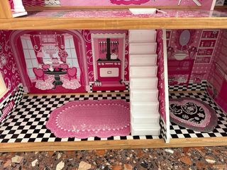 Casa de muñecas rosa de 3 plantas