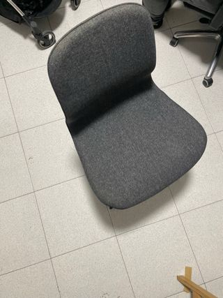 Silla de oficina moderna gris