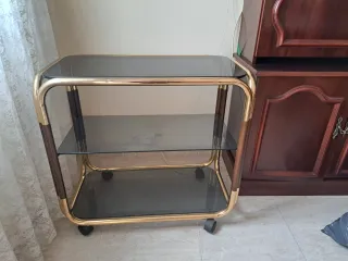 Mesa auxiliar cristal y metal con ruedas