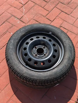 Rueda de repuesto coche 4 tornillos