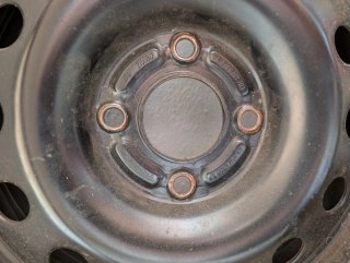 Rueda de repuesto coche 4 tornillos