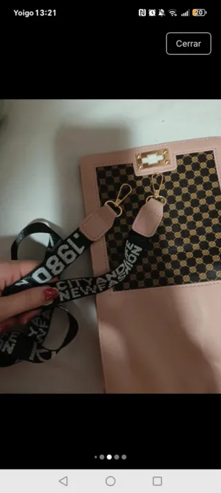 Bolso pequeño rosa con estampado geométrico