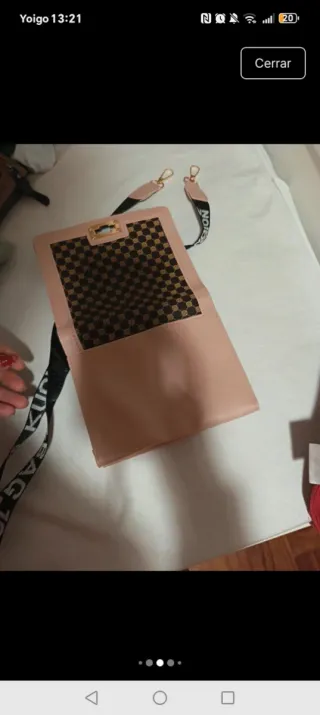 Bolso pequeño rosa con estampado geométrico