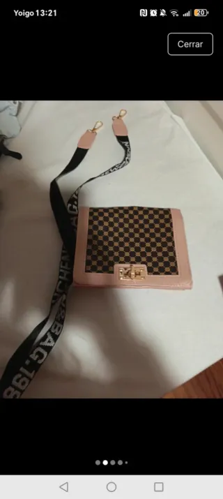 Bolso pequeño rosa con estampado geométrico