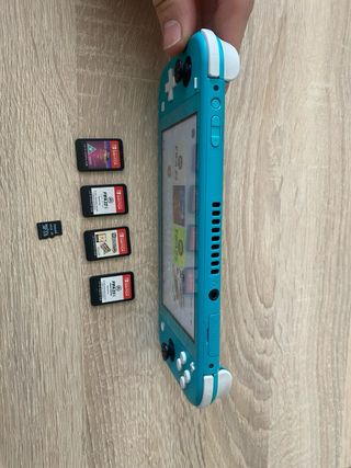 Nintendo Switch Lite Verde + 4 Giochi