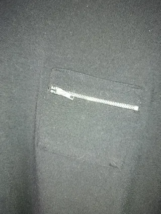 Jersey negro con bolsillo cremallera