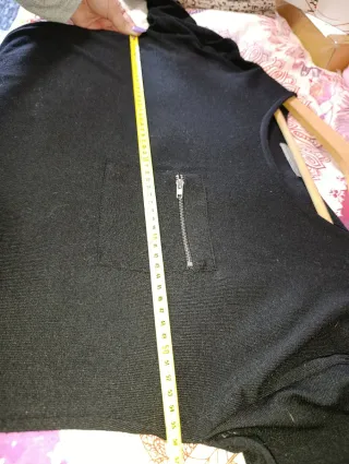 Jersey negro con bolsillo cremallera