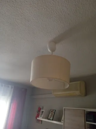 Lámpara de techo beige de tela