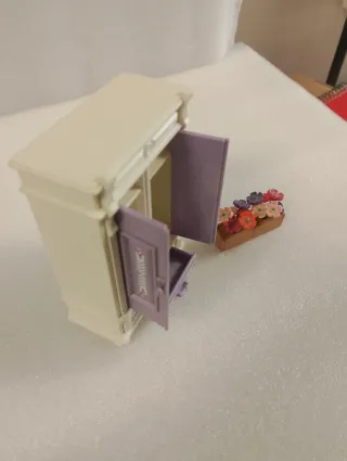Armario victoriano Playmobil y flores miniatura