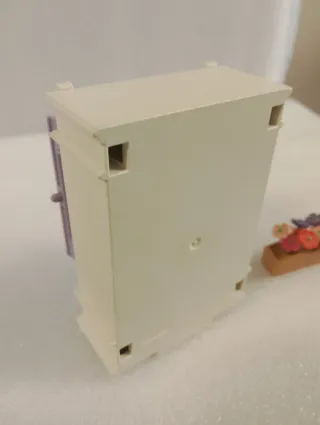 Armario victoriano Playmobil y flores miniatura