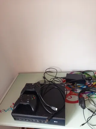 Xbox One Fat Negra + Mandos y Auriculares