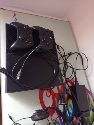 Xbox One Fat Negra + Mandos y Auriculares