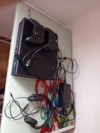 Xbox One Fat Negra + Mandos y Auriculares