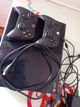 Xbox One Fat Negra + Mandos y Auriculares