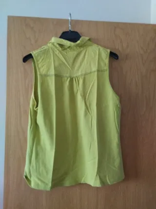 Camiseta cuello pico camisero verde limón