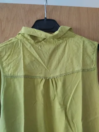 Camiseta cuello pico camisero verde limón