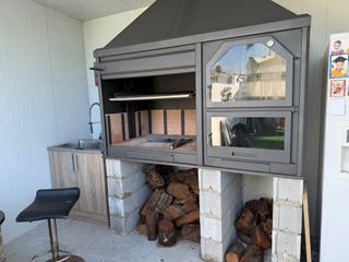 Barbacoa de leña metálica