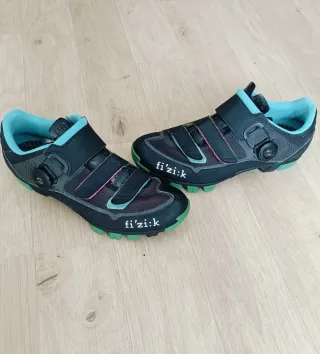 Zapatillas Ciclismo Fizik Negras y Turquesa