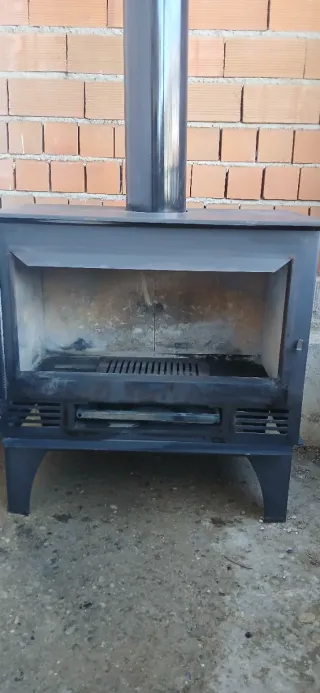 Chimenea de metal y cristal. Recoger provin toledo