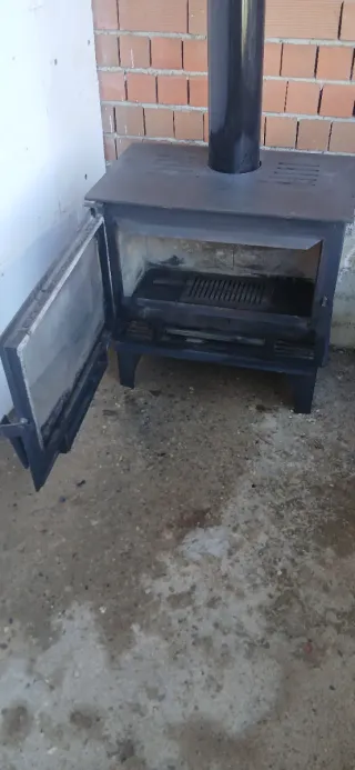 Chimenea de metal y cristal. Recoger provin toledo