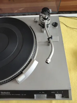 Tocadiscos Technics SL-220