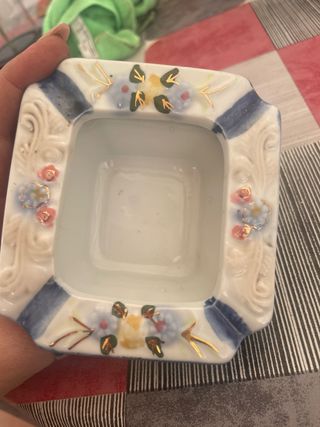 Cenicero vintage porcelana flores doradas