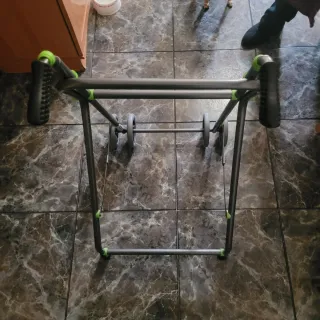 Andador para persona mayor con ruedas