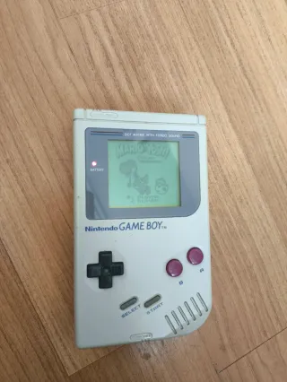 Nintendo Game Boy Classica + Mario & Yoshi