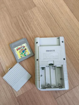Nintendo Game Boy Classica + Mario & Yoshi