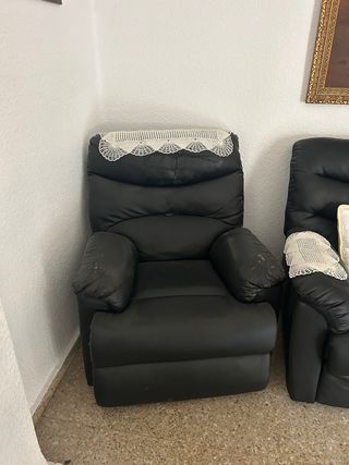 Sofá de piel negro