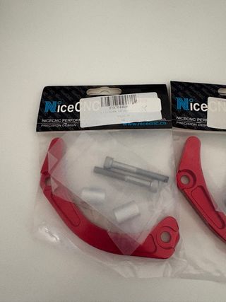 Protector Cadena Moto NiceCNC Rojo