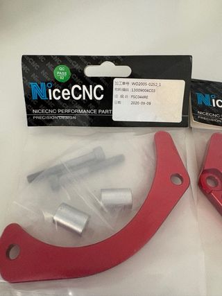 Protector Cadena Moto NiceCNC Rojo