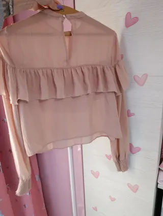 Blusa rosa con volantes