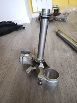 Tija inferior BMW F900R